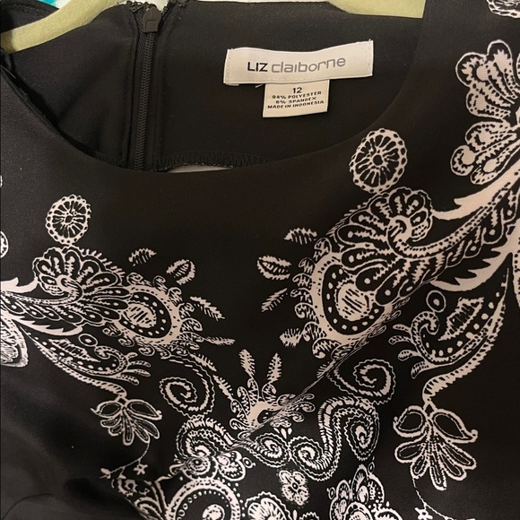 Elegant Black and White Dress - Picture 3 of 3